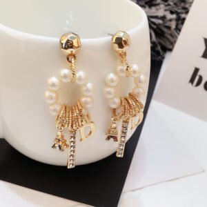 Women’s earrings pearl earrings