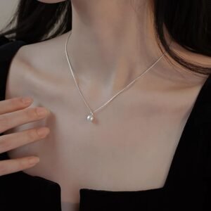 Women’s Pearl Necklace Simple Grace Personality Necklace